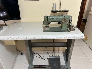Máquina de coser Refrey 427