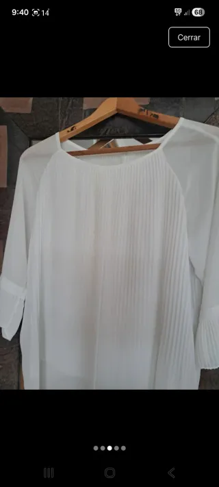 Blusa blanca plisada manga acampanada