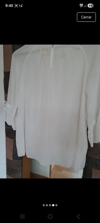 Blusa blanca plisada manga acampanada