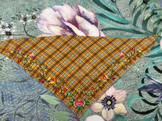Pañuelo Oilily Cuadros Bordado Flores