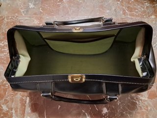 Maletín médico de piel negro