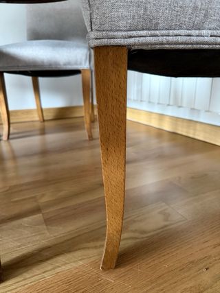 Mesa extensible + 4 sillas en madera maciza