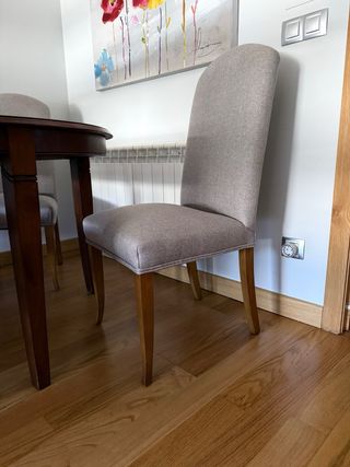 Mesa extensible + 4 sillas en madera maciza