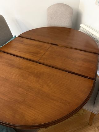 Mesa extensible + 4 sillas en madera maciza