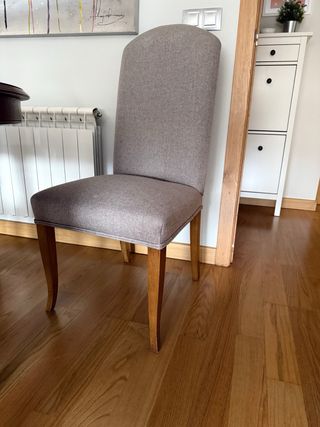 Mesa extensible + 4 sillas en madera maciza