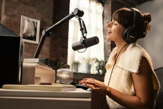 ALQUILER equipo podcast hasta 4 personas Bizkaia
