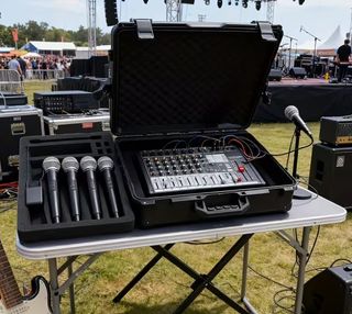 ALQUILER equipo podcast hasta 4 personas Bizkaia