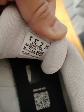 Zapatillas Puma Blancas y Negras