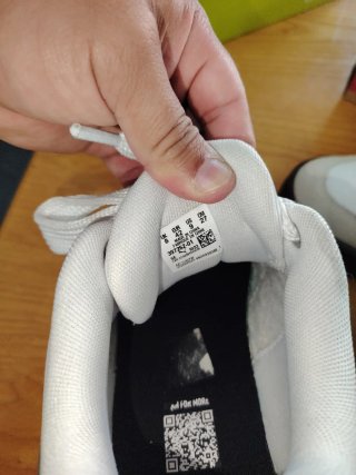 Zapatillas Puma Blancas y Negras