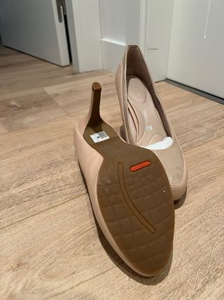 Zapatos de tacón beige