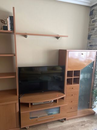 Mueble de salón madera y cristal