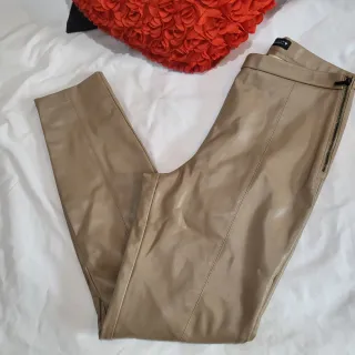 Pantalón polipiel Zara Talla M