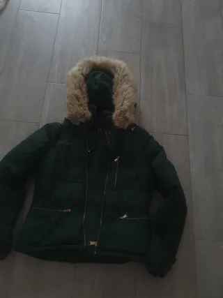 Chaqueta Zara verde con capucha