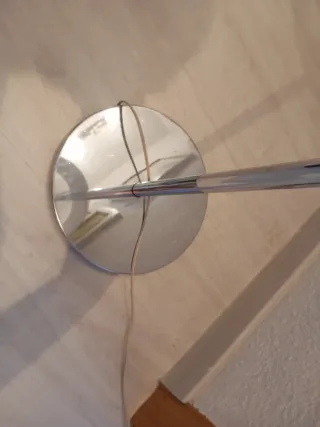 Lámpara de pie moderna plateada