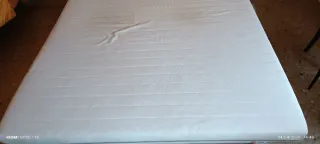 Rete matrimoniale con tavola sotto materasso