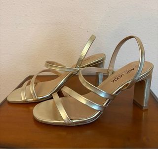 Sandalias de tacón doradas NUEVAS