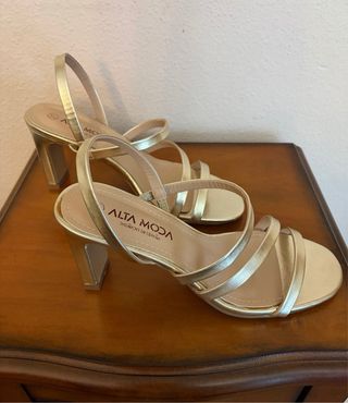 Sandalias de tacón doradas NUEVAS