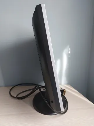 Monitor Hanns G + Cable DVI