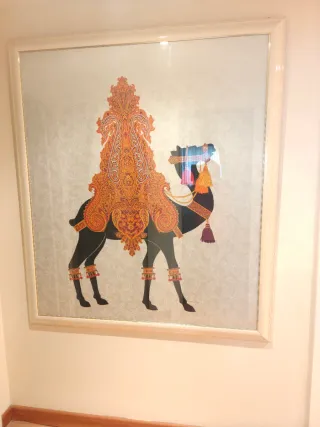 Cuadro camello engalanado seda pintada
