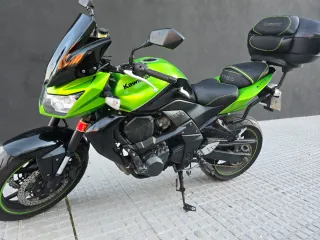 Kawasaki Z750 Negra y Verde