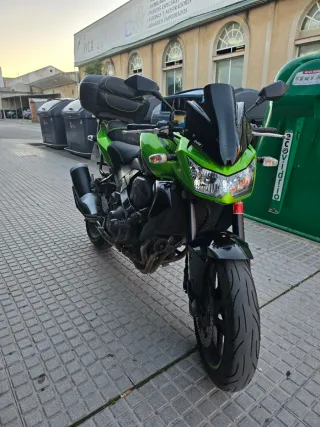 Kawasaki Z750 Negra y Verde