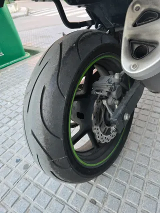 Kawasaki Z750 Negra y Verde