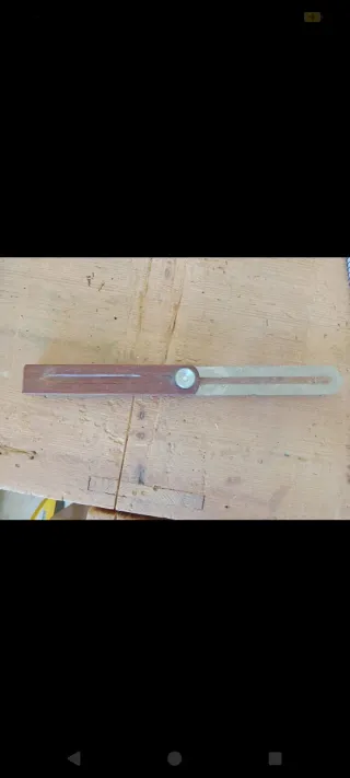 Falsa escuadra de madera