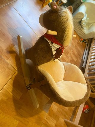 Caballo balancín peluche niño