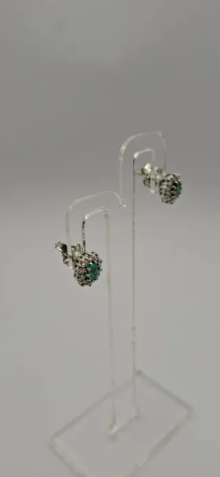 Pendientes Oro Blanco 18K Esmeralda y Moissanita