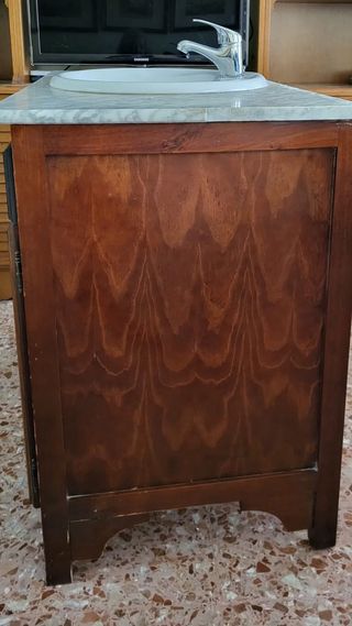 Mueble de baño madera y mármol con espejo