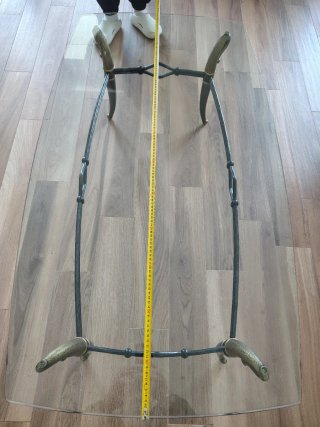 Tavolino Orsenigo in vetro e metallo dorato.