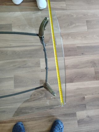 Tavolino Orsenigo in vetro e metallo dorato.