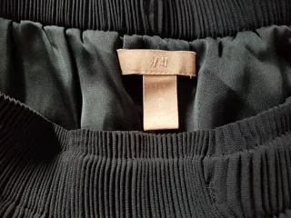 Falda plisada. H&M. T. S