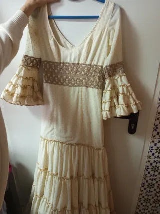 Traje de gitana beige y blanco