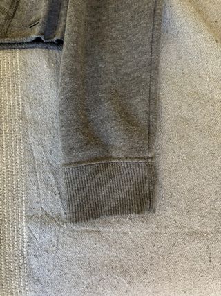 Sudadera cropped Hollister gris con capucha