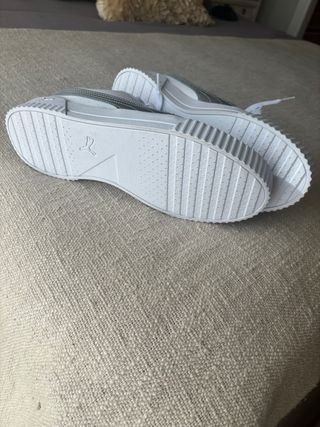 Zapatillas Puma Mujer Blancas y Grises a estrenar.