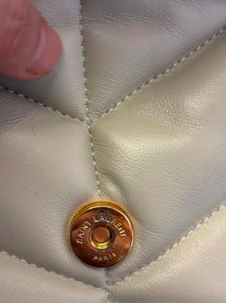 Bolso YSL acolchado blanco y dorado