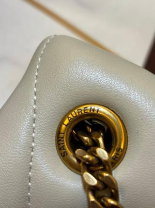 Bolso YSL acolchado blanco y dorado