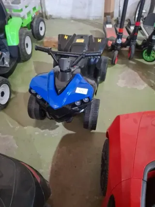 Quad eléctrico infantil azul