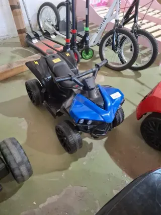 Quad eléctrico infantil azul