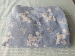 Funda Colchón Cama 135cm Flores Azul Blanco.