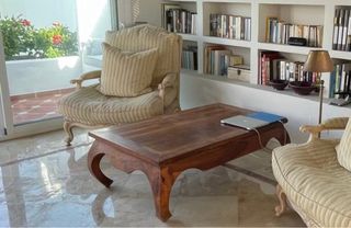 Tavolo da salotto in legno elegante