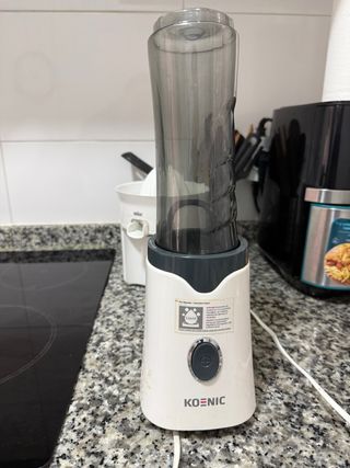 Batidora Koenic con Botella