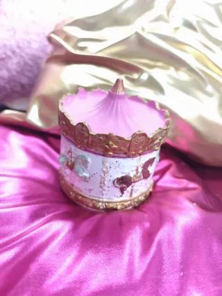 Cajita carrusel escayola dorada y rosa