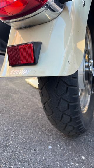 Keeway Superlight 125 Beige/Negro