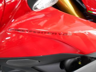 Ducati Streetfighter V2S