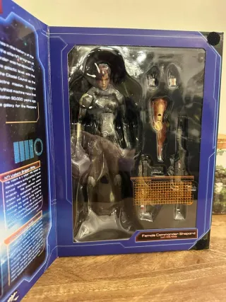 Play Arts Kai Mass Effect 3 Shepard Femminile