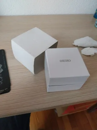 Reloj Seiko Cuadrado Morado y Plateado