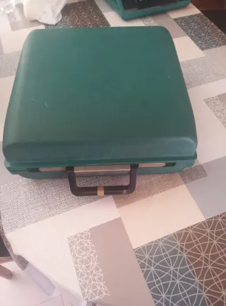 Máquina de escribir Olivetti Studio 45 con Maletín