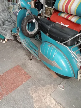 Vespa 150cc Azul Scooter Clásica